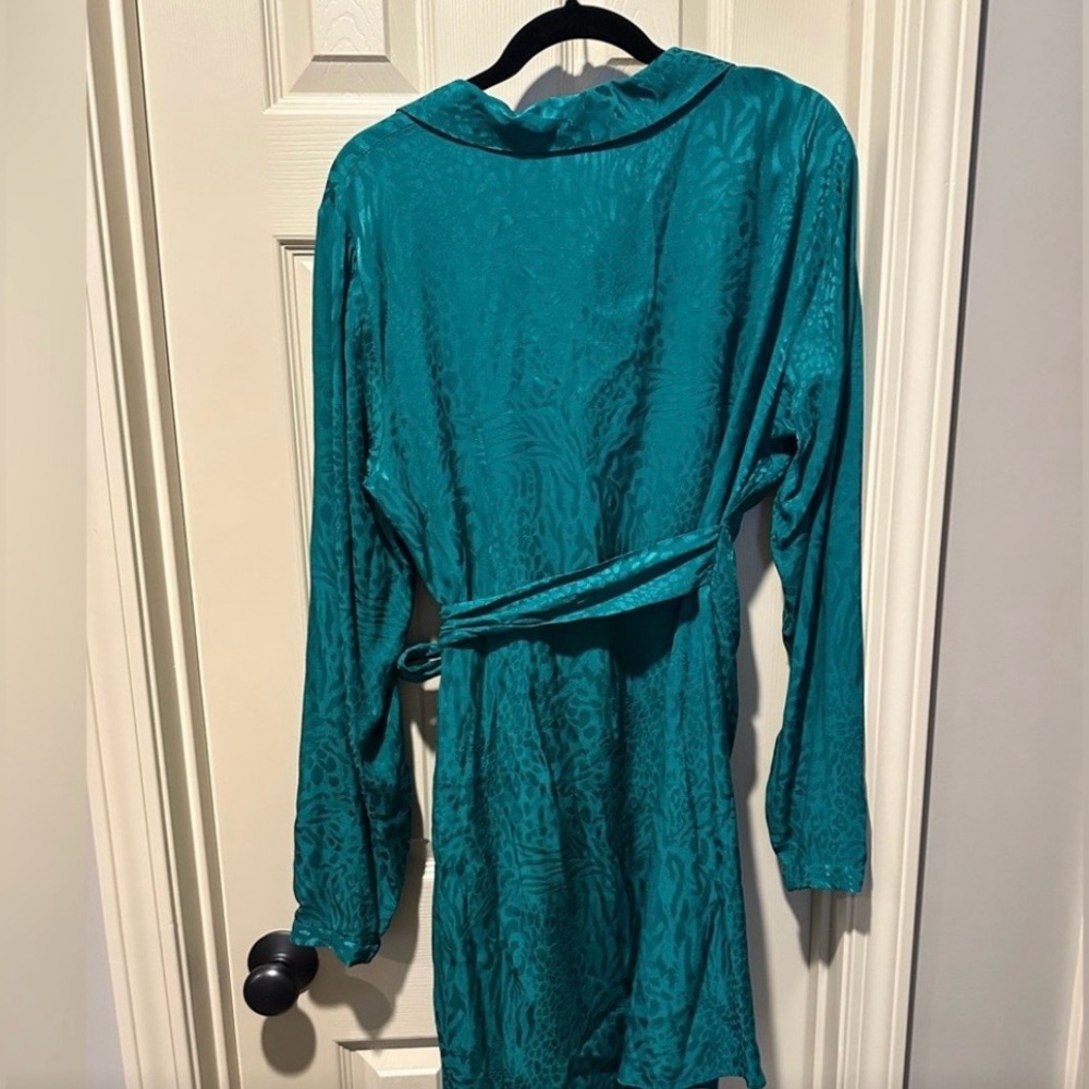 Lilly Pulitzer NICOLINA LONG SLEEVE WRAP DRESS
NWT - Picture 4 of 13